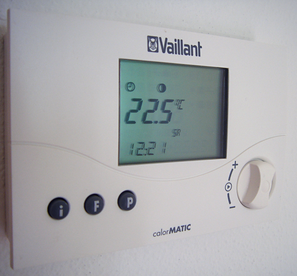 Sony DSC-T3 sample photo. Room thermostat photography