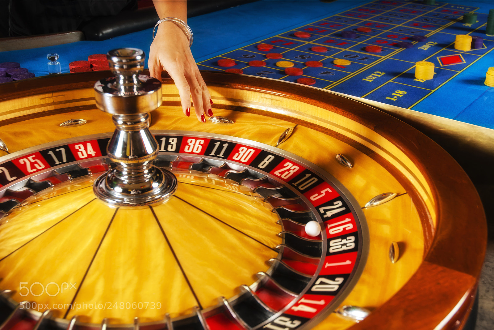 Nikon D200 sample photo. Roulette wheel and croupier photography