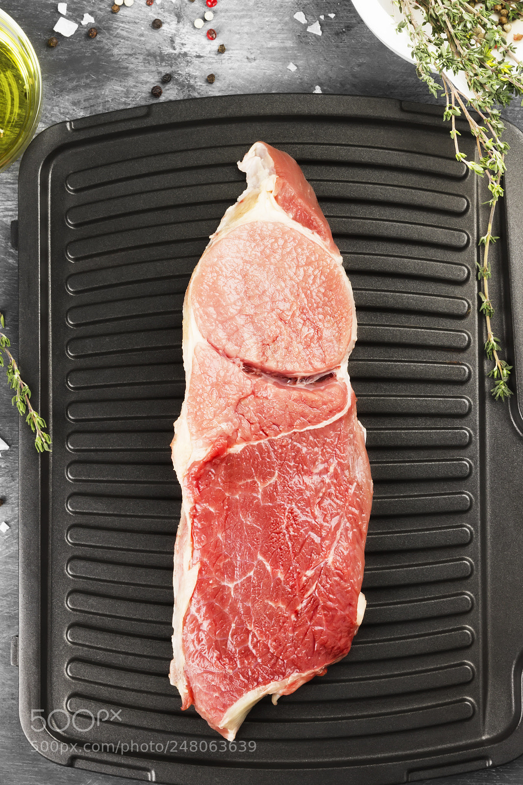 Canon EOS 600D (Rebel EOS T3i / EOS Kiss X5) sample photo. Piece of raw meat photography