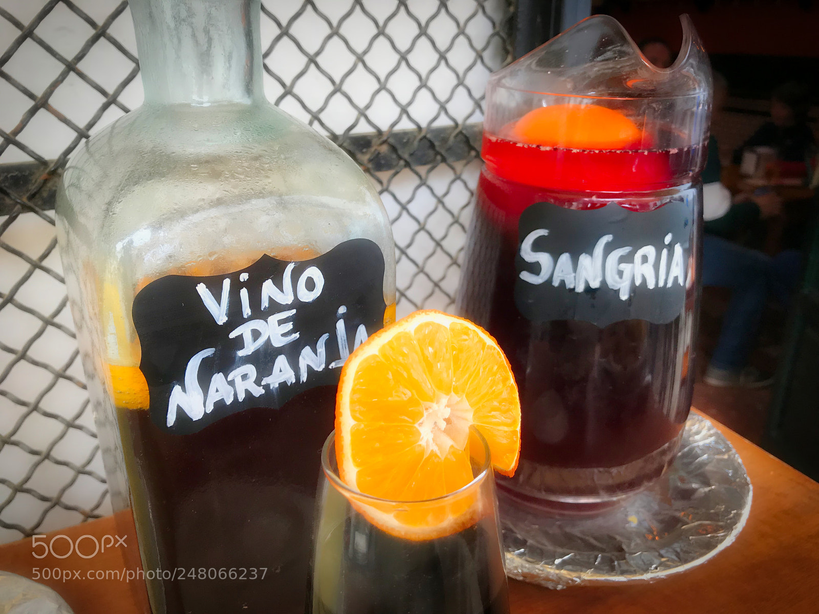 Apple iPhone 7 Plus sample photo. A bar in sevilla photography