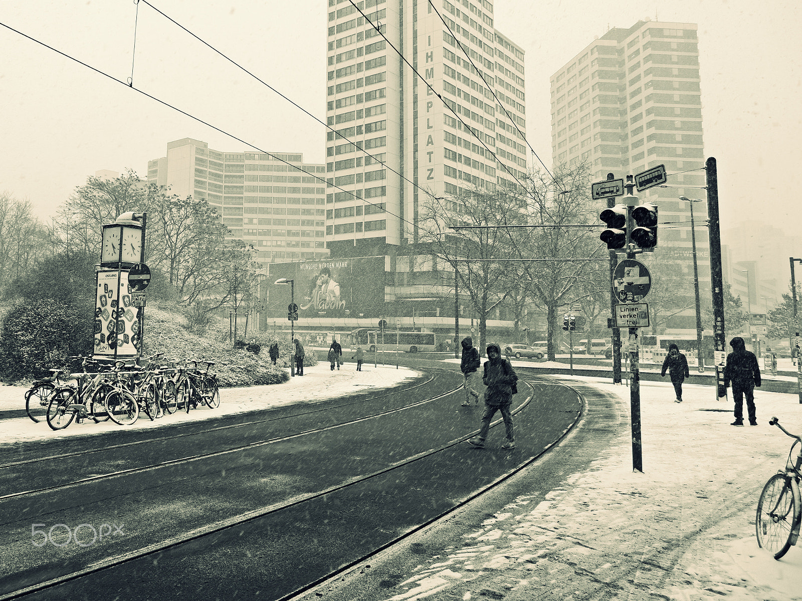 Fujifilm X-A5 sample photo. Winter street photography