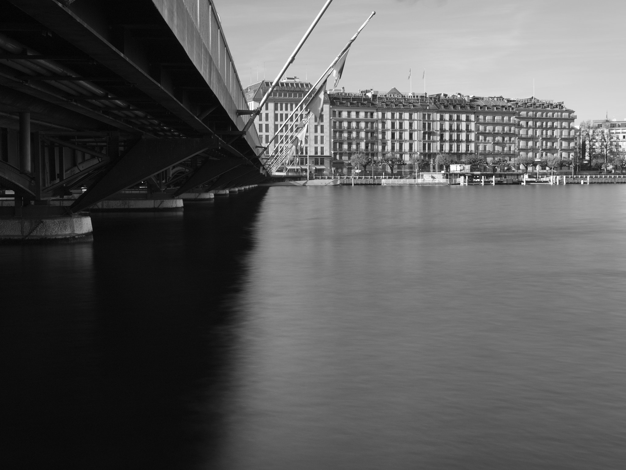 Panasonic Lumix DMC-GX8 sample photo. Mont blanc bridge in geneva photography