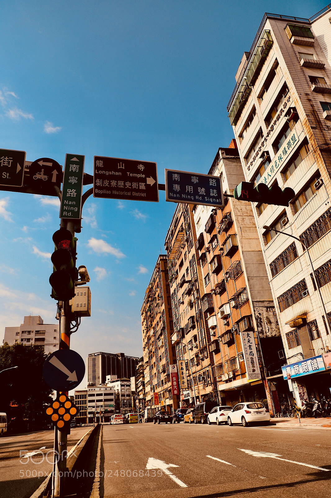 Canon EOS 6D Mark II sample photo. Traffic light. photography