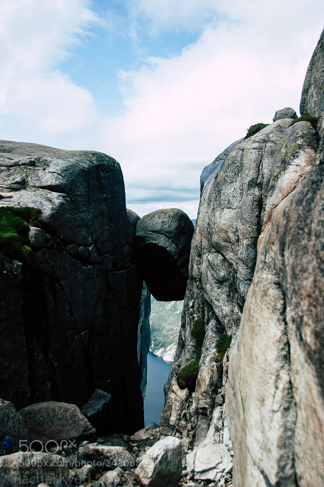 Nikon D40 sample photo. A rock to conquer photography
