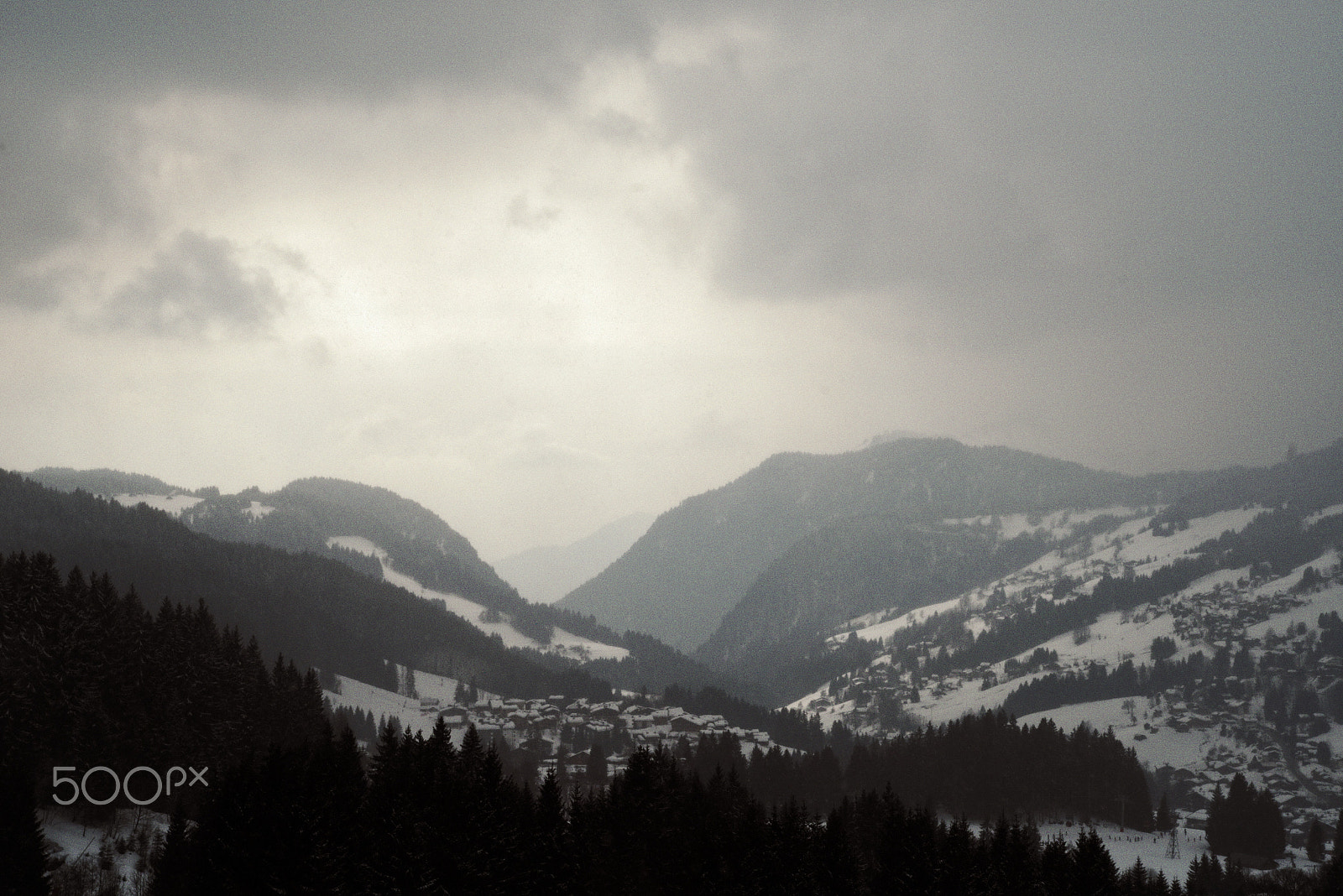 Pentax K-1 + smc PENTAX-FA* 28-70mm F2.8 AL sample photo. Foron valley under the snow photography