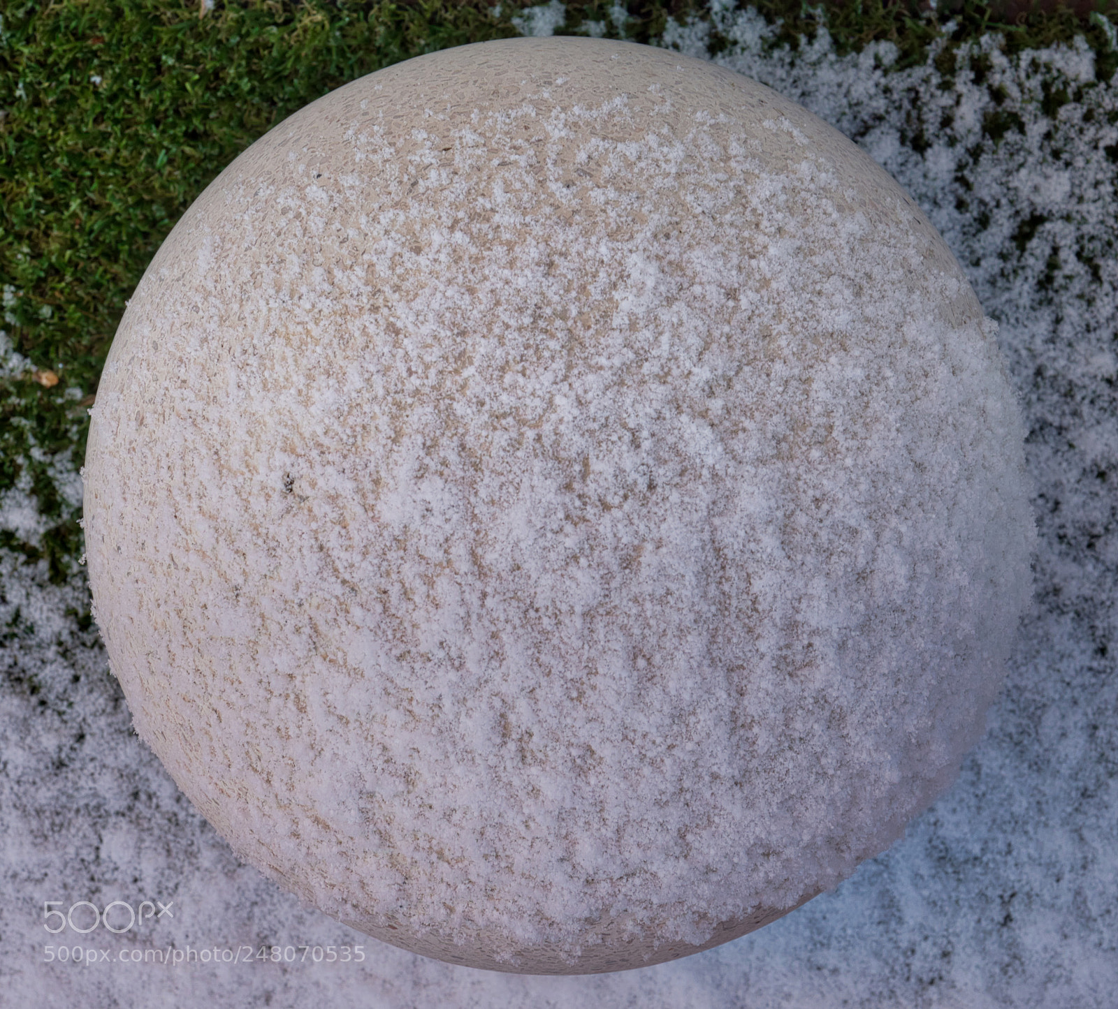 Olympus OM-D E-M1 Mark II sample photo. Stone ball covered with photography