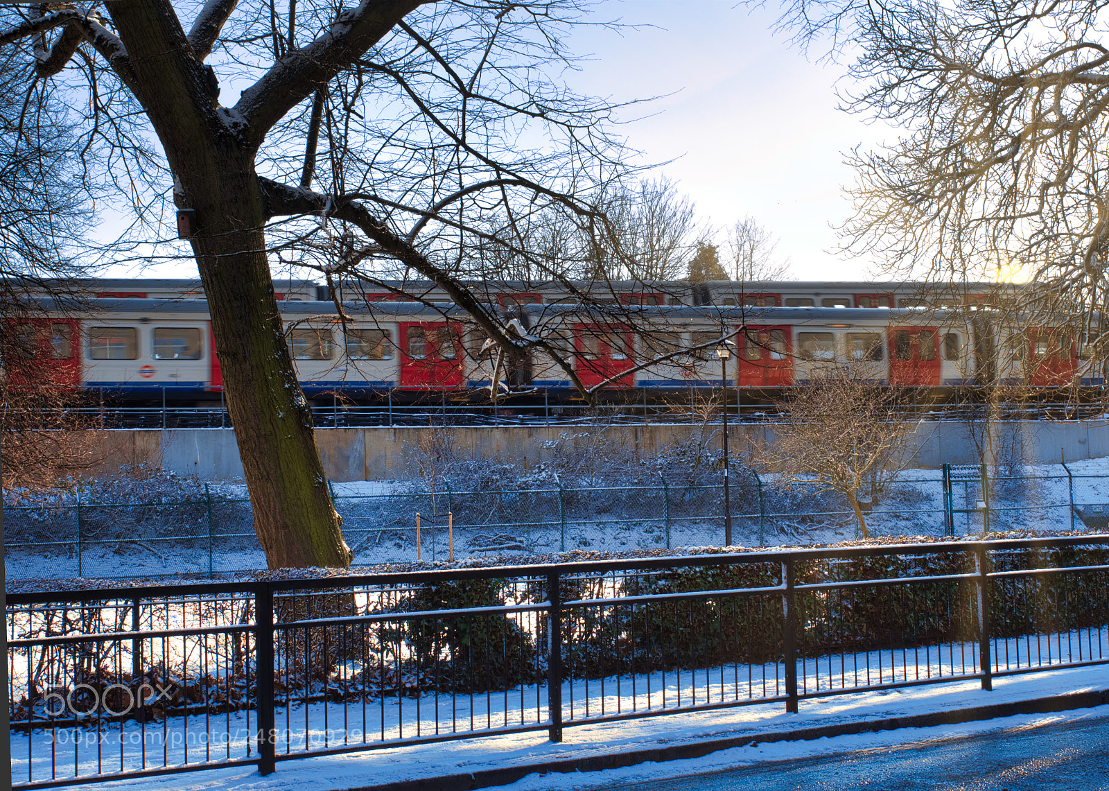 Olympus OM-D E-M1 Mark II sample photo. Winter landscape scene train photography