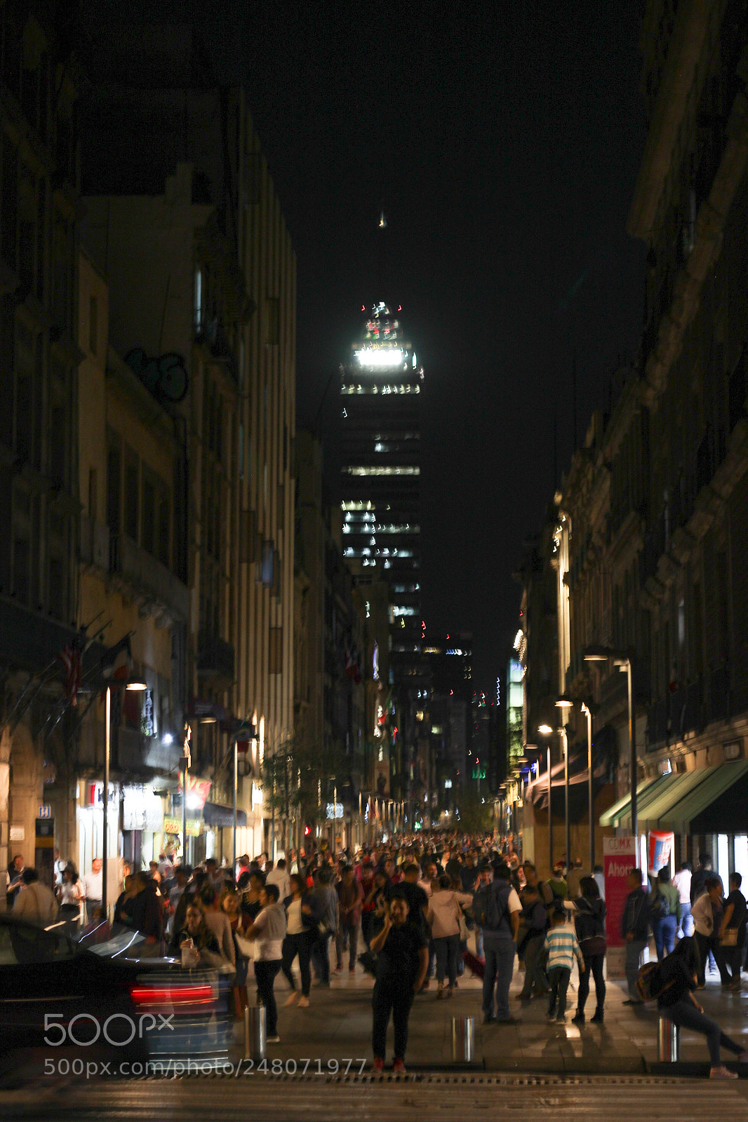 Canon EOS 1200D (EOS Rebel T5 / EOS Kiss X70 / EOS Hi) sample photo. Madero street, friday night photography