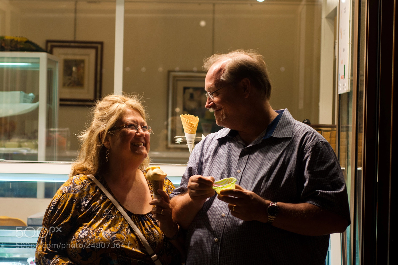 Nikon D90 sample photo. Mom and dad sharing photography
