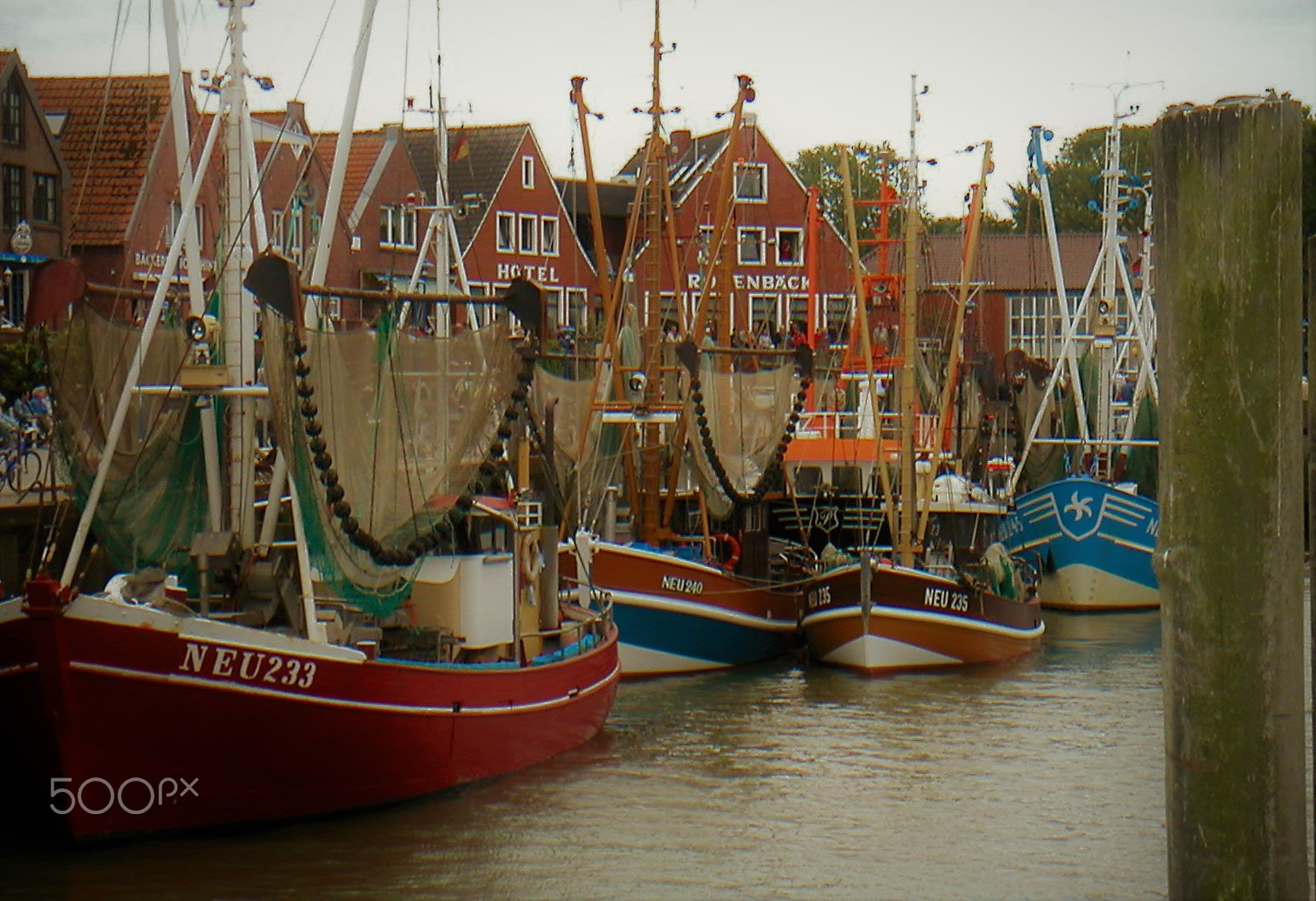 KONICA MINOLTA DiMAGE X sample photo. Harbor of neuharlingersiel photography