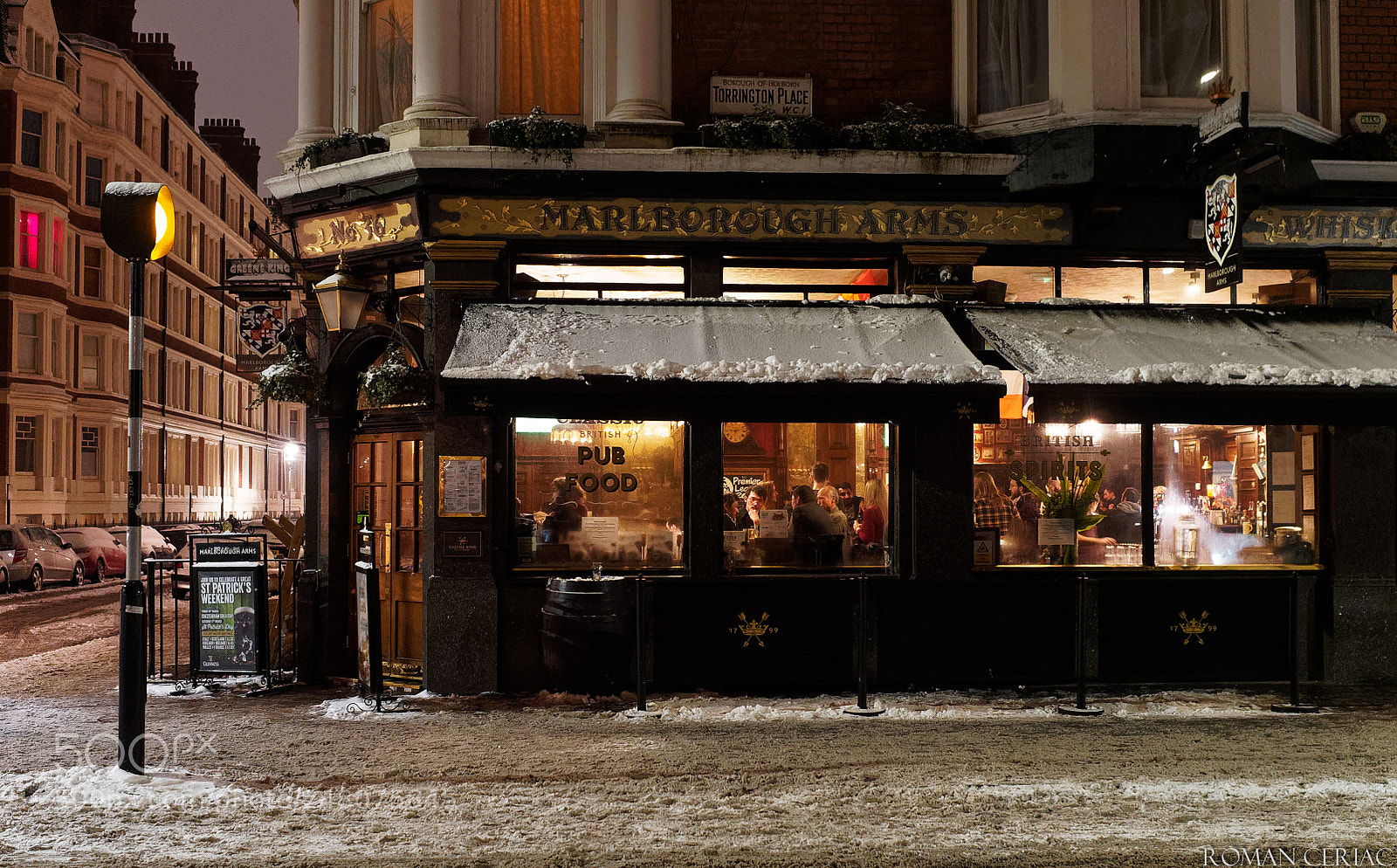 Olympus OM-D E-M10 II sample photo. Snowy pub photography