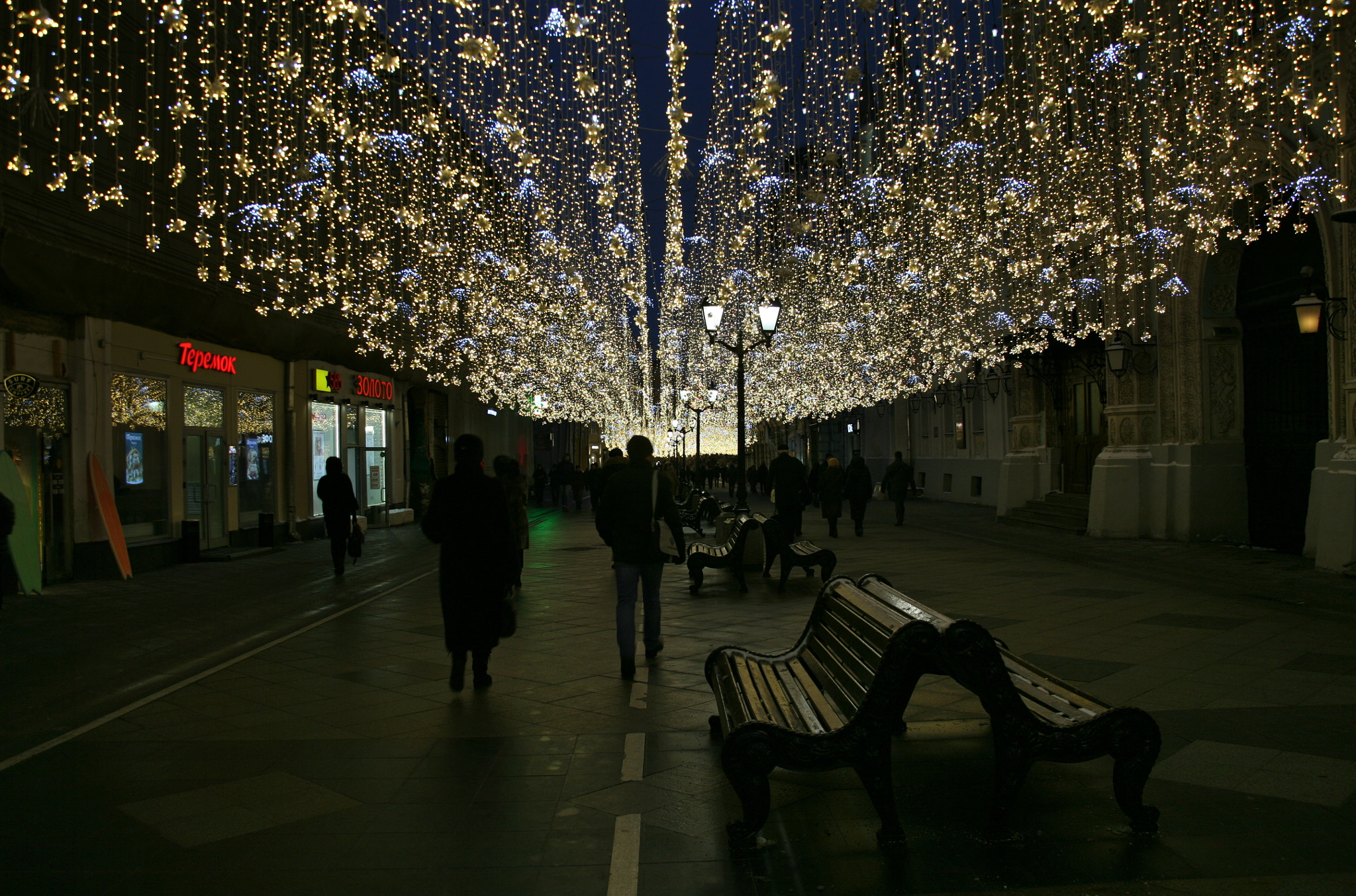 Canon EOS 5D + Canon EF 28-135mm F3.5-5.6 IS USM sample photo. Evening lights on nikolskaya street. photography