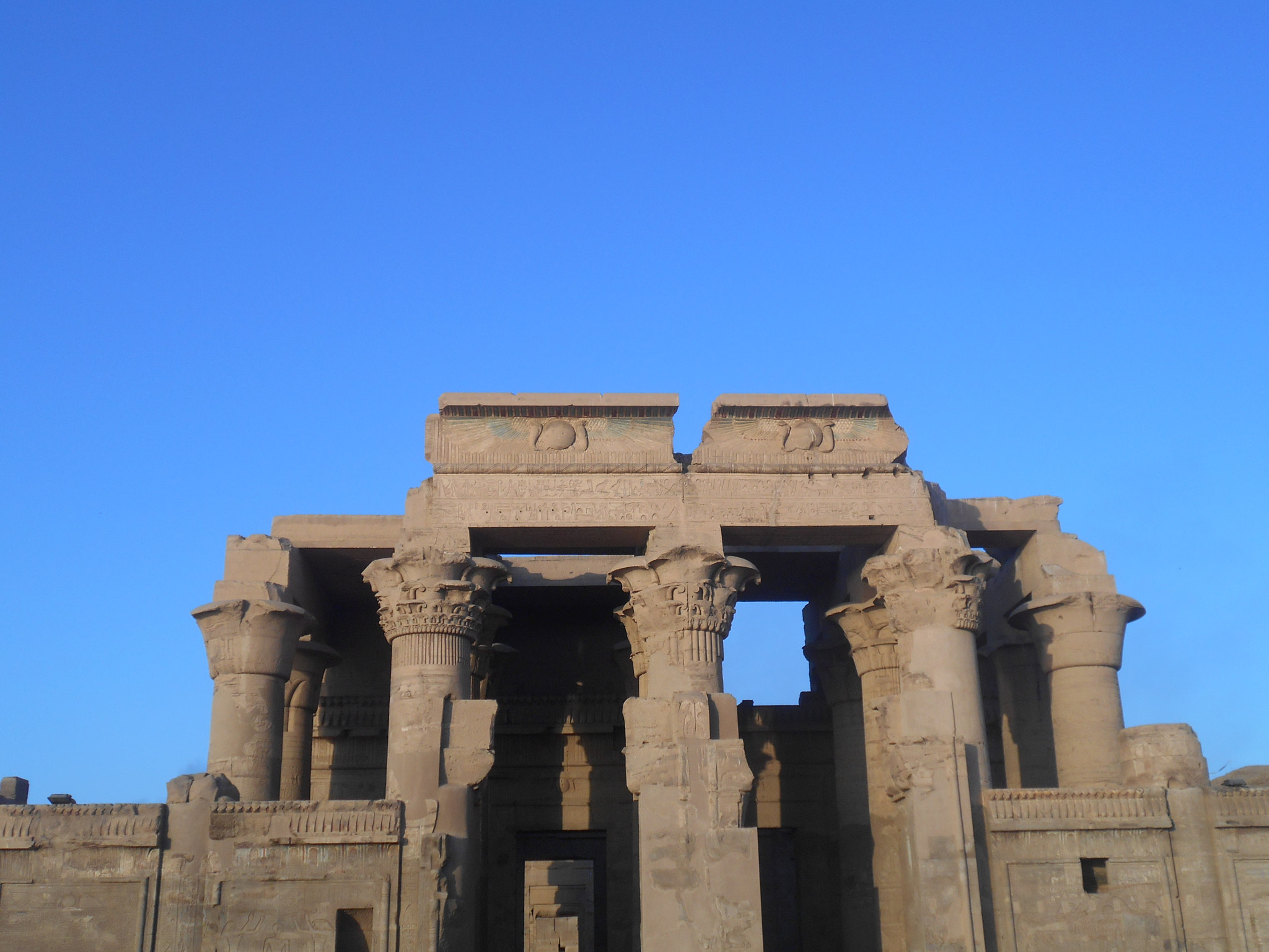 Nikon COOLPIX S2800 sample photo. Templo de kom ombo en el nilo photography