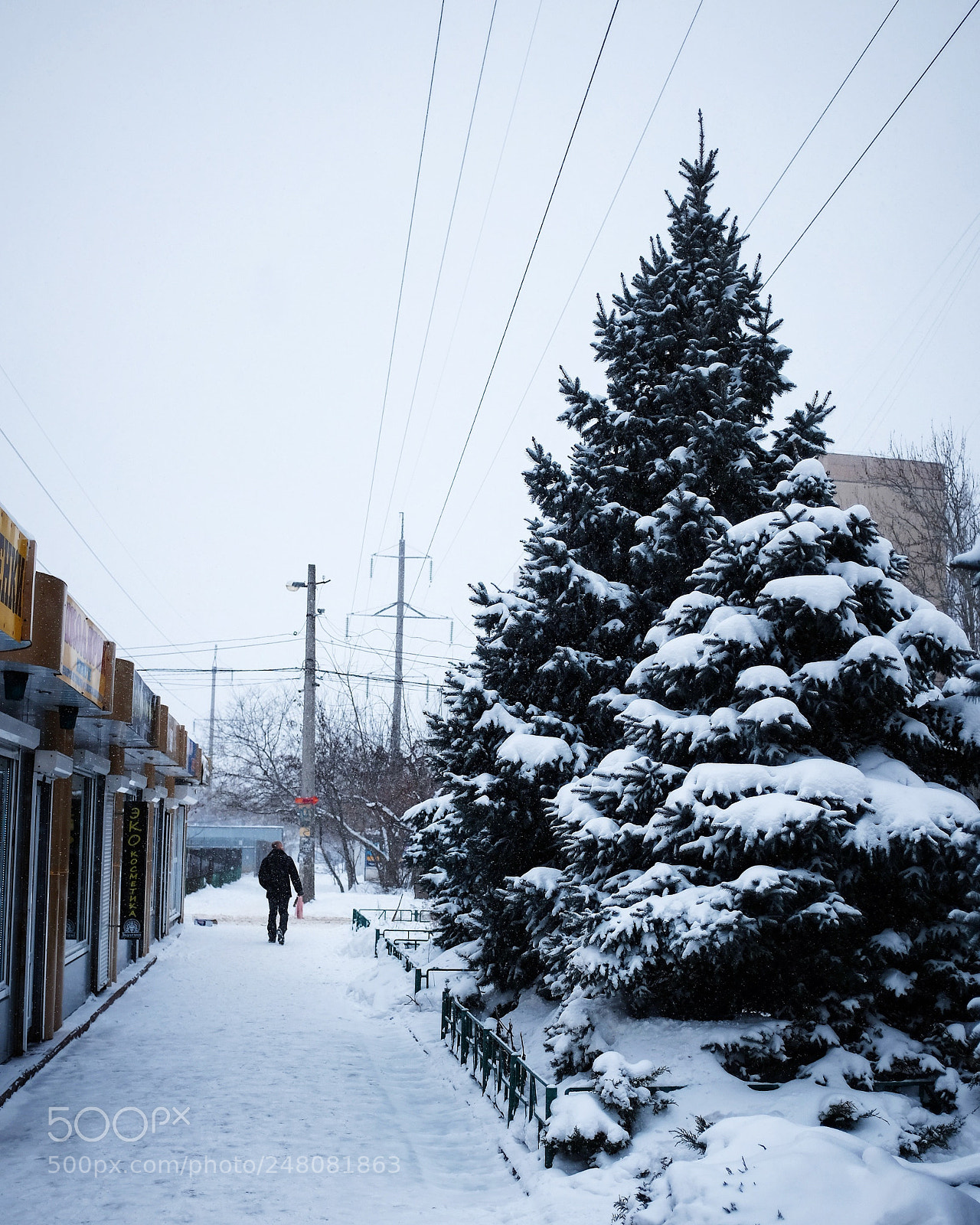 Fujifilm X100T sample photo. Walking snow streets photography