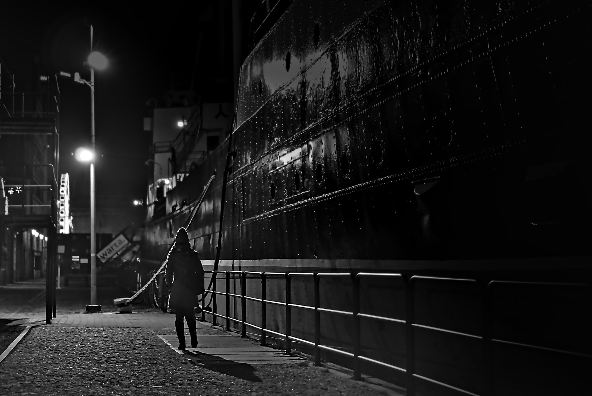 Sony a6000 + Sony E 35mm F1.8 OSS sample photo. A girl with a ship photography