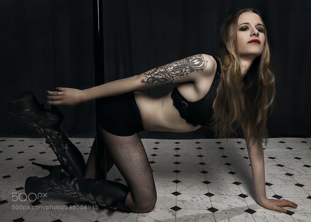 Nikon D810 sample photo. On the floor photography