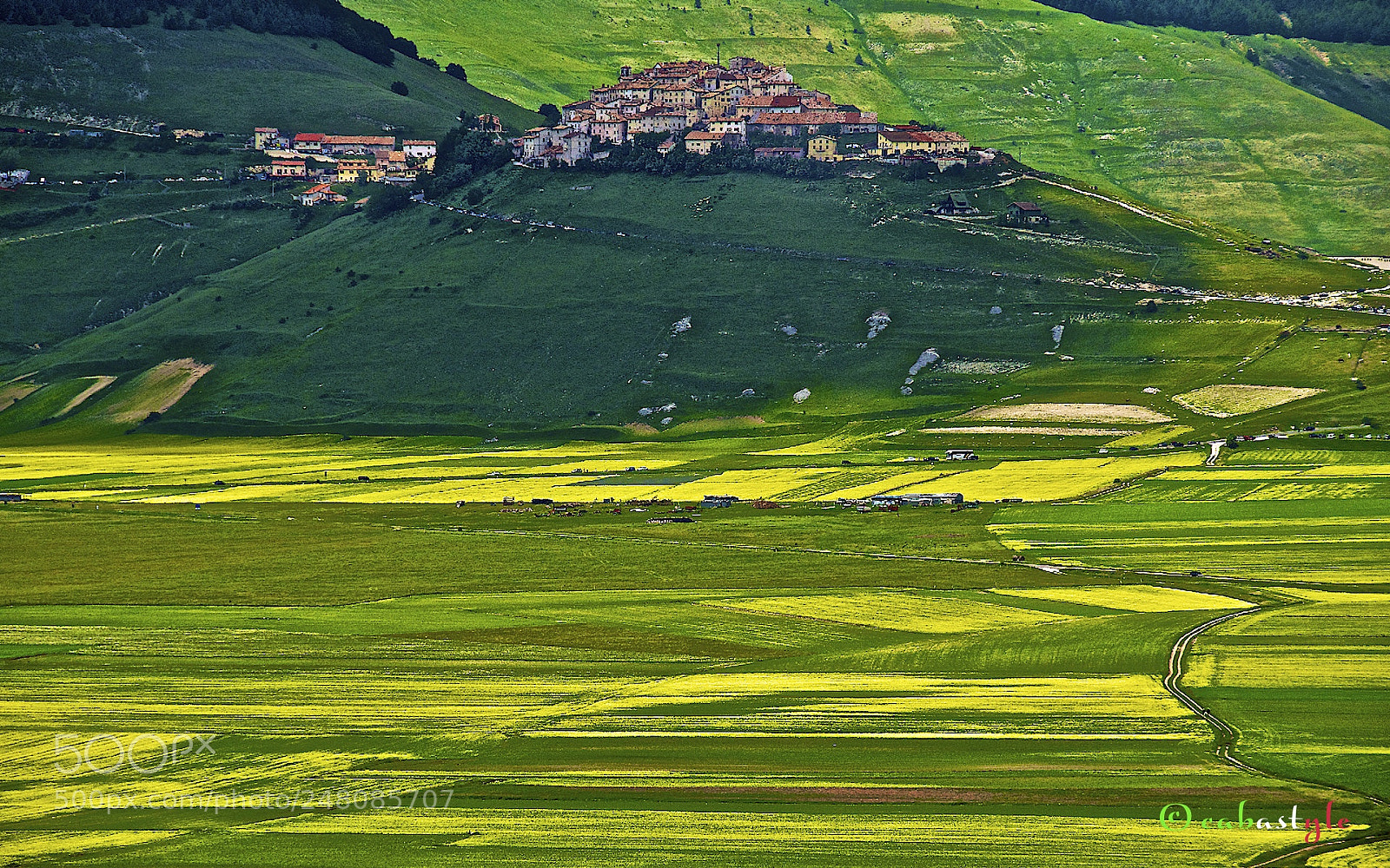 Nikon D5100 sample photo. Castelluccio photography