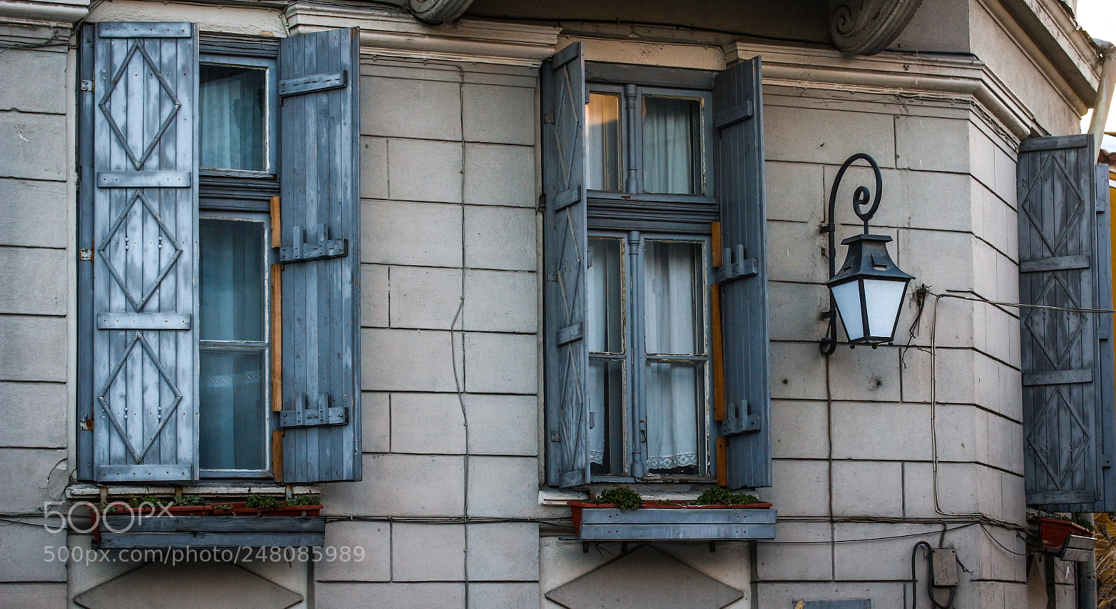 Canon EOS 100D (EOS Rebel SL1 / EOS Kiss X7) sample photo. Windows photography