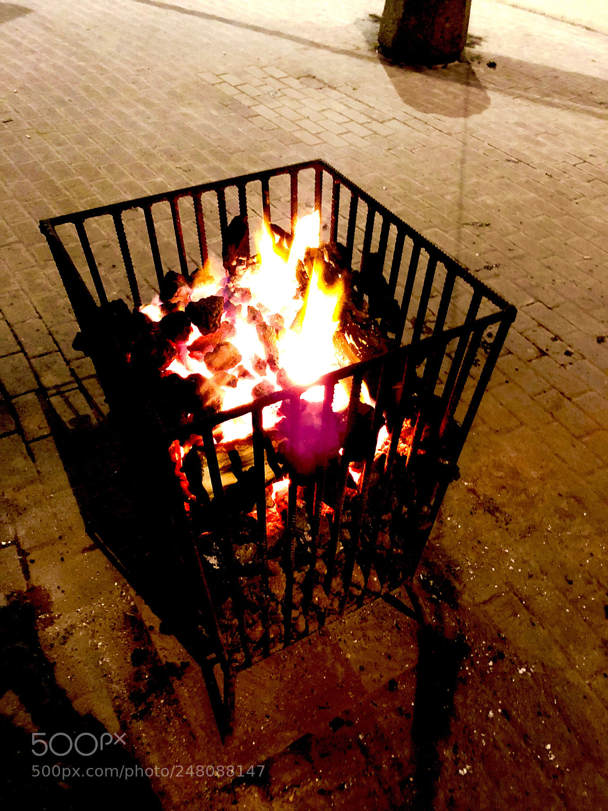 Apple iPhone X sample photo. 37. night heater photography