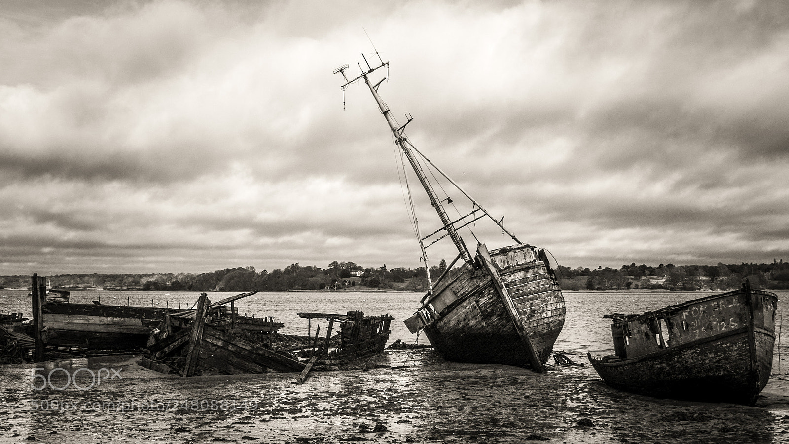 Nikon D300 sample photo. Decaying boats photography