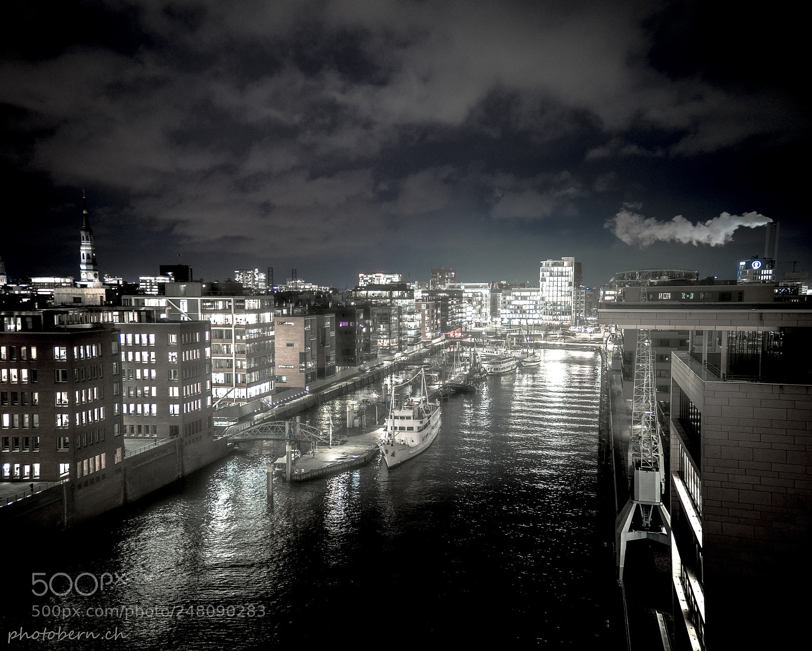 Olympus OM-D E-M1 Mark II sample photo. Hamburg-hafen photography