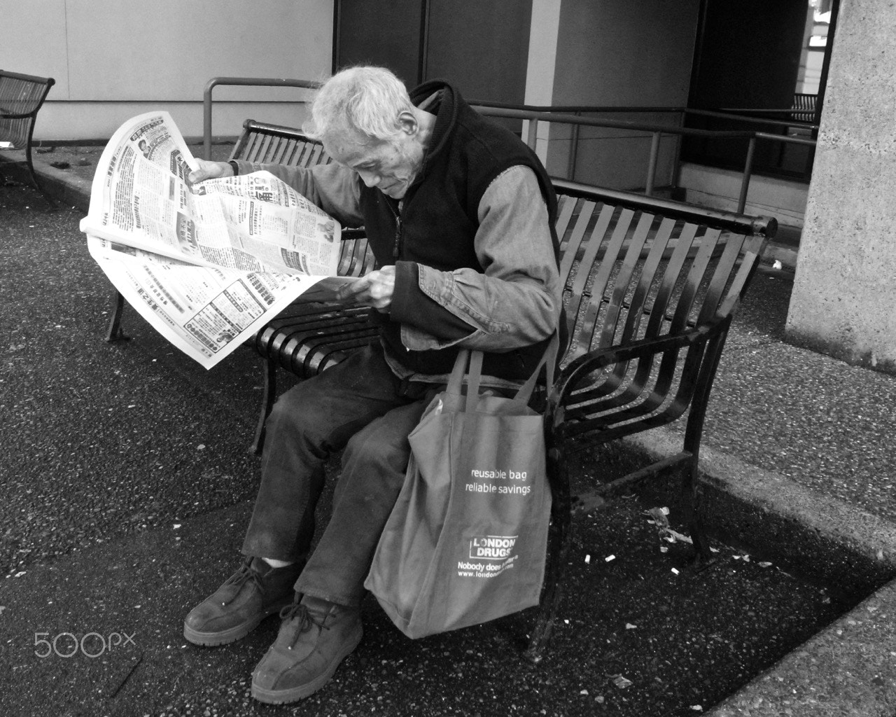 Ricoh GR DIGITAL 4 sample photo. Chinese newspaper photography