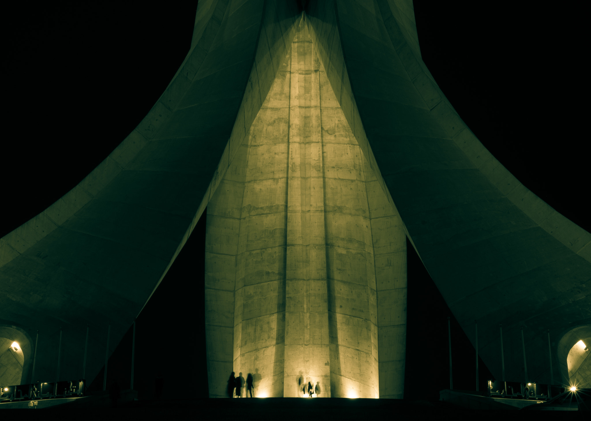 Samsung NX1000 sample photo. Concreat wind photography