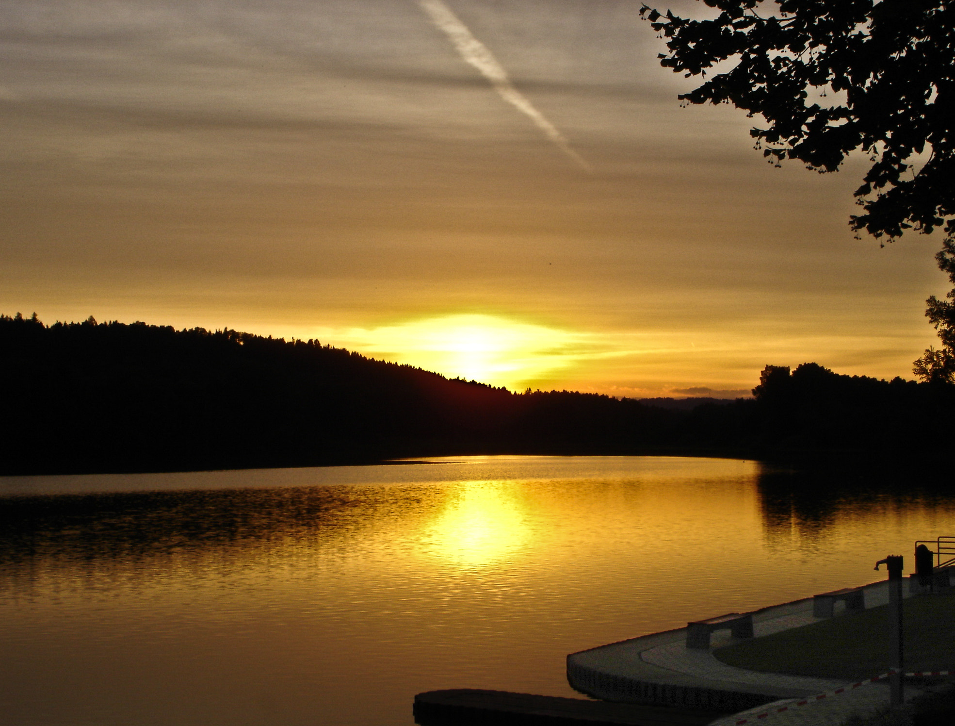 Sony DSC-W1 sample photo. Sunset over the lake photography