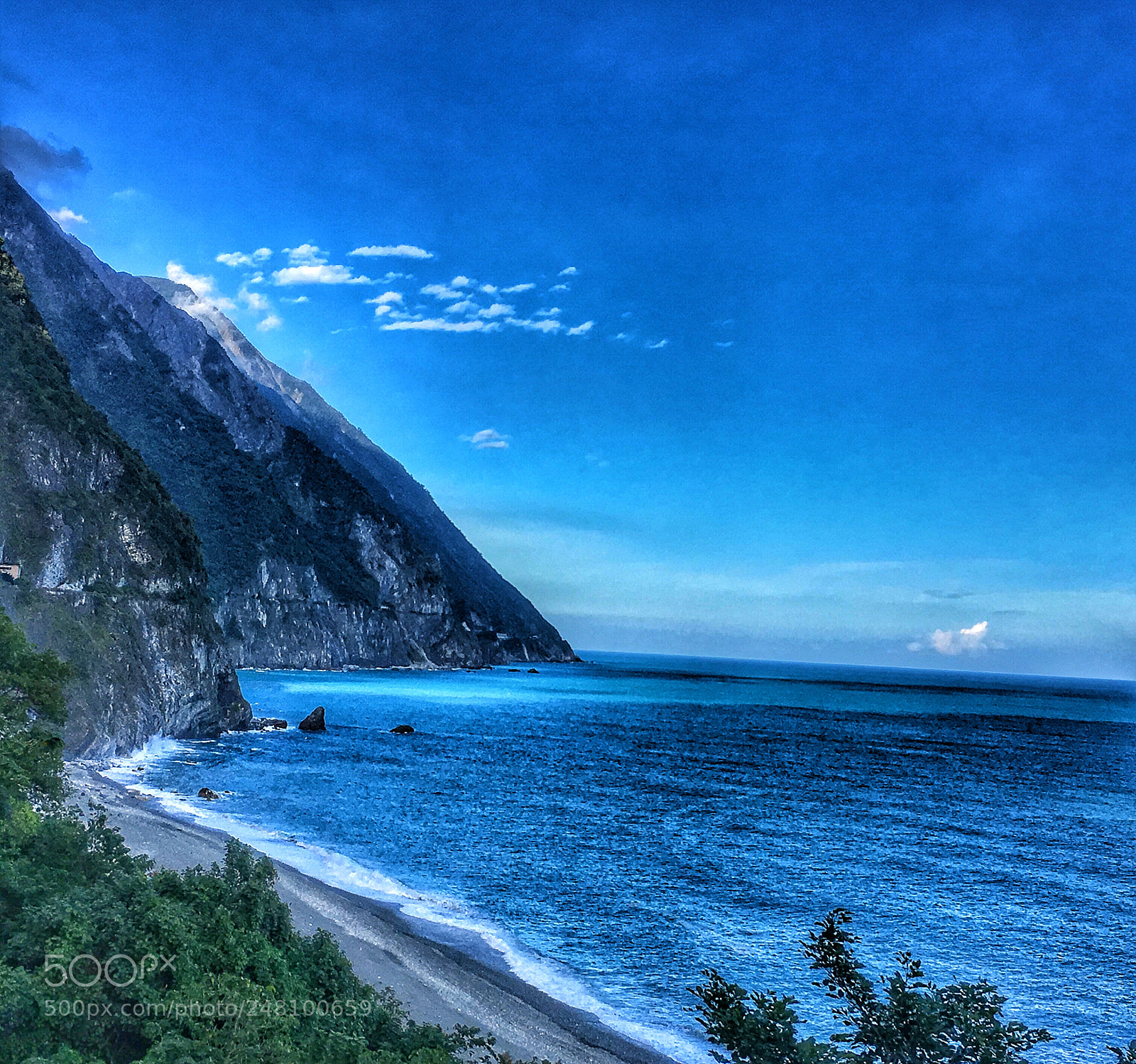 Apple iPhone 6s sample photo. Front of pacific ocean photography