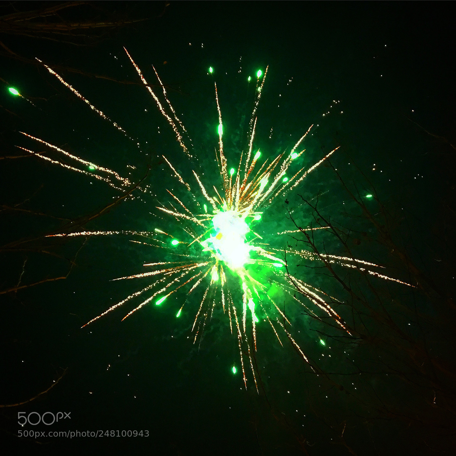 Apple iPhone 6s Plus sample photo. Green fireworks? photography