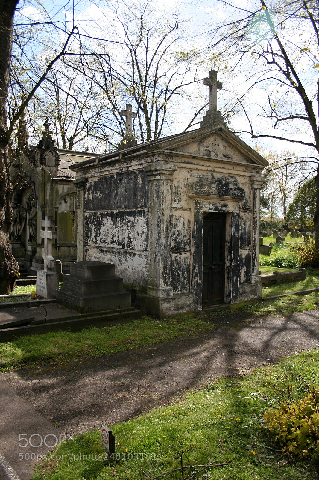 Canon EOS 350D (EOS Digital Rebel XT / EOS Kiss Digital N) sample photo. Brompton cemetery photography