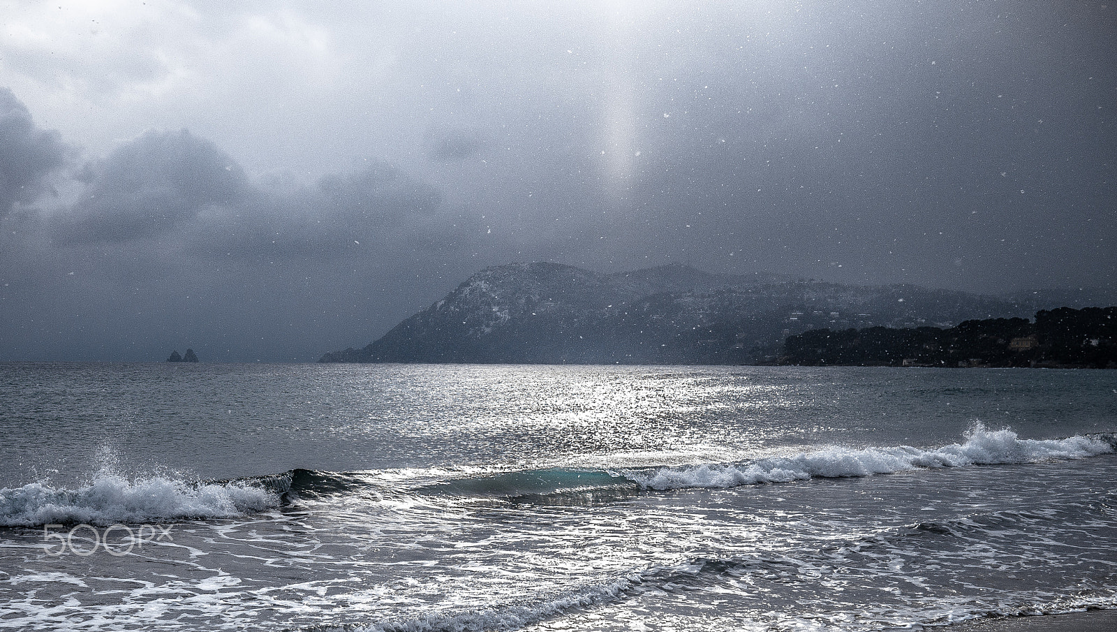 Panasonic Lumix DMC-GH1 sample photo. Winter sea photography