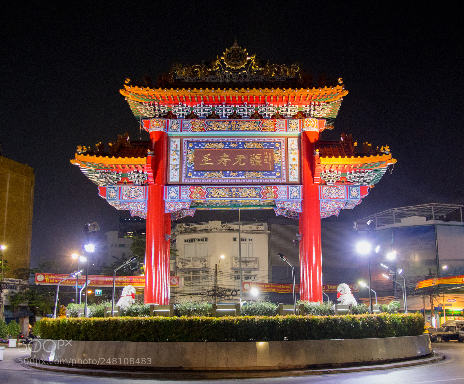 Canon EOS 7D Mark II sample photo. Chinatown gate in bangkok photography