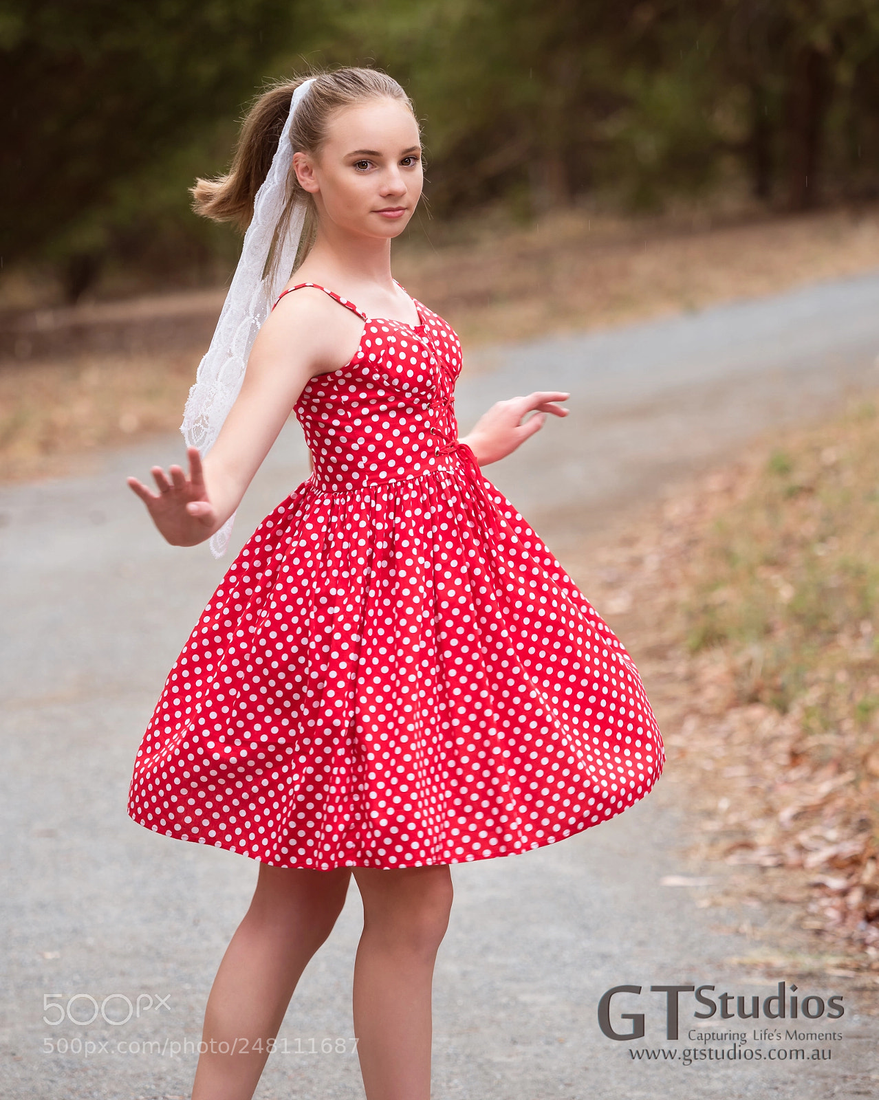 Olympus OM-D E-M5 II sample photo. J twirling in polka photography