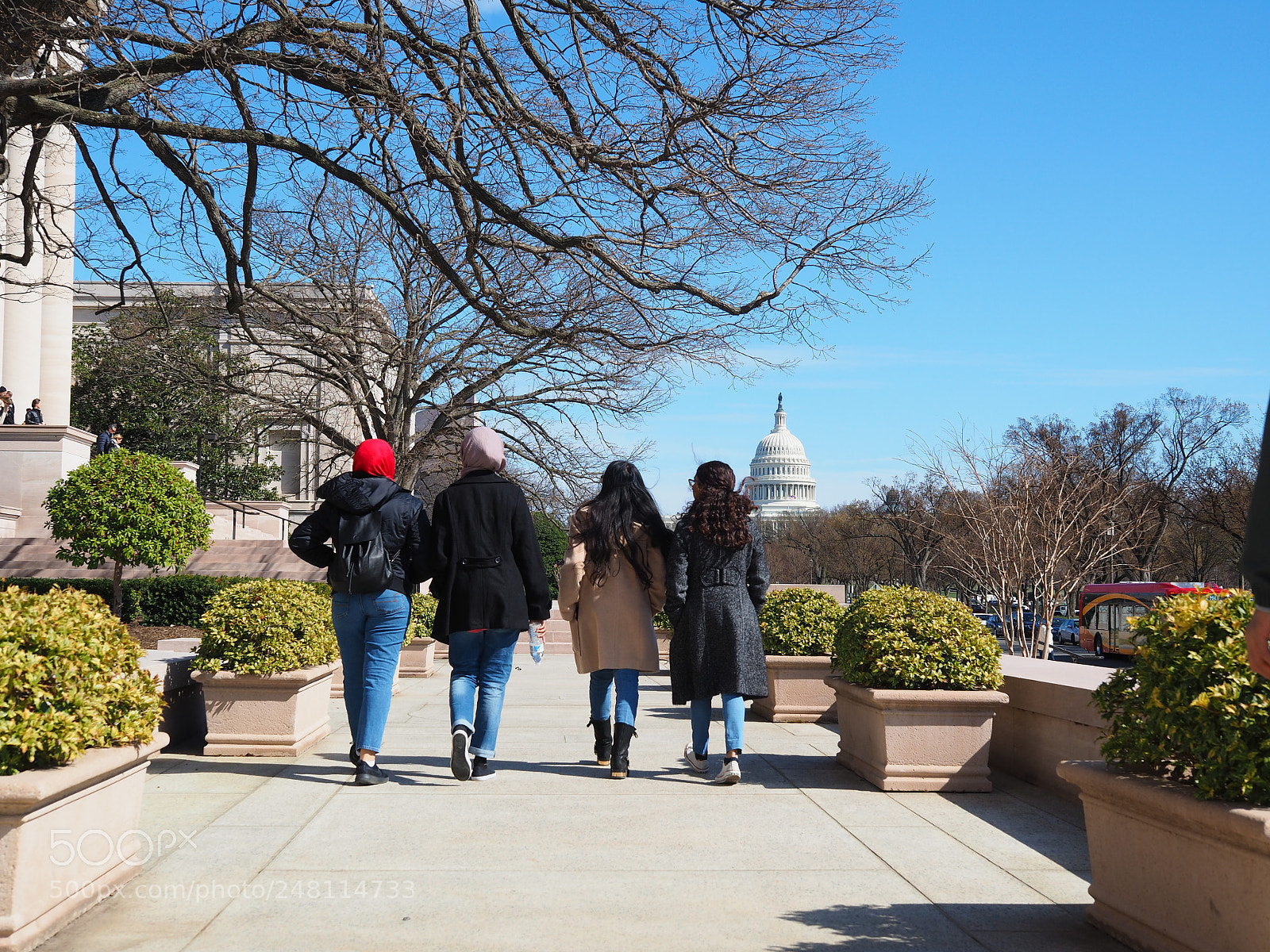 Olympus OM-D E-M5 II sample photo. Sisterhood of traveling jeans photography