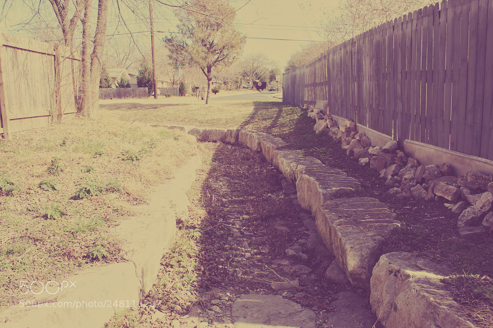 Canon EOS 1300D (EOS Rebel T6 / EOS Kiss X80) sample photo. Riverbed alleyway photography