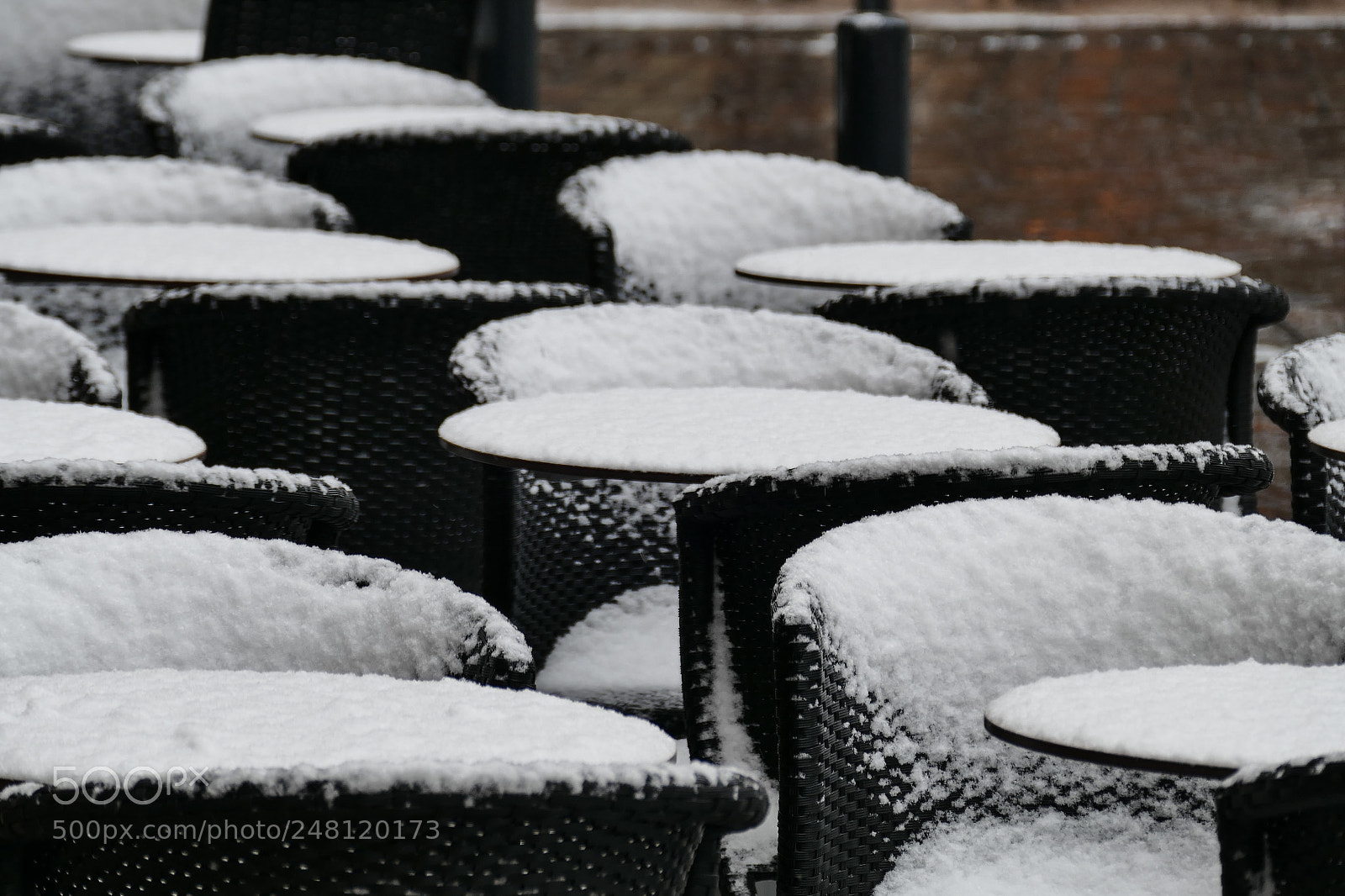 Leica V-Lux (Typ 114) sample photo. White circles and chairs photography