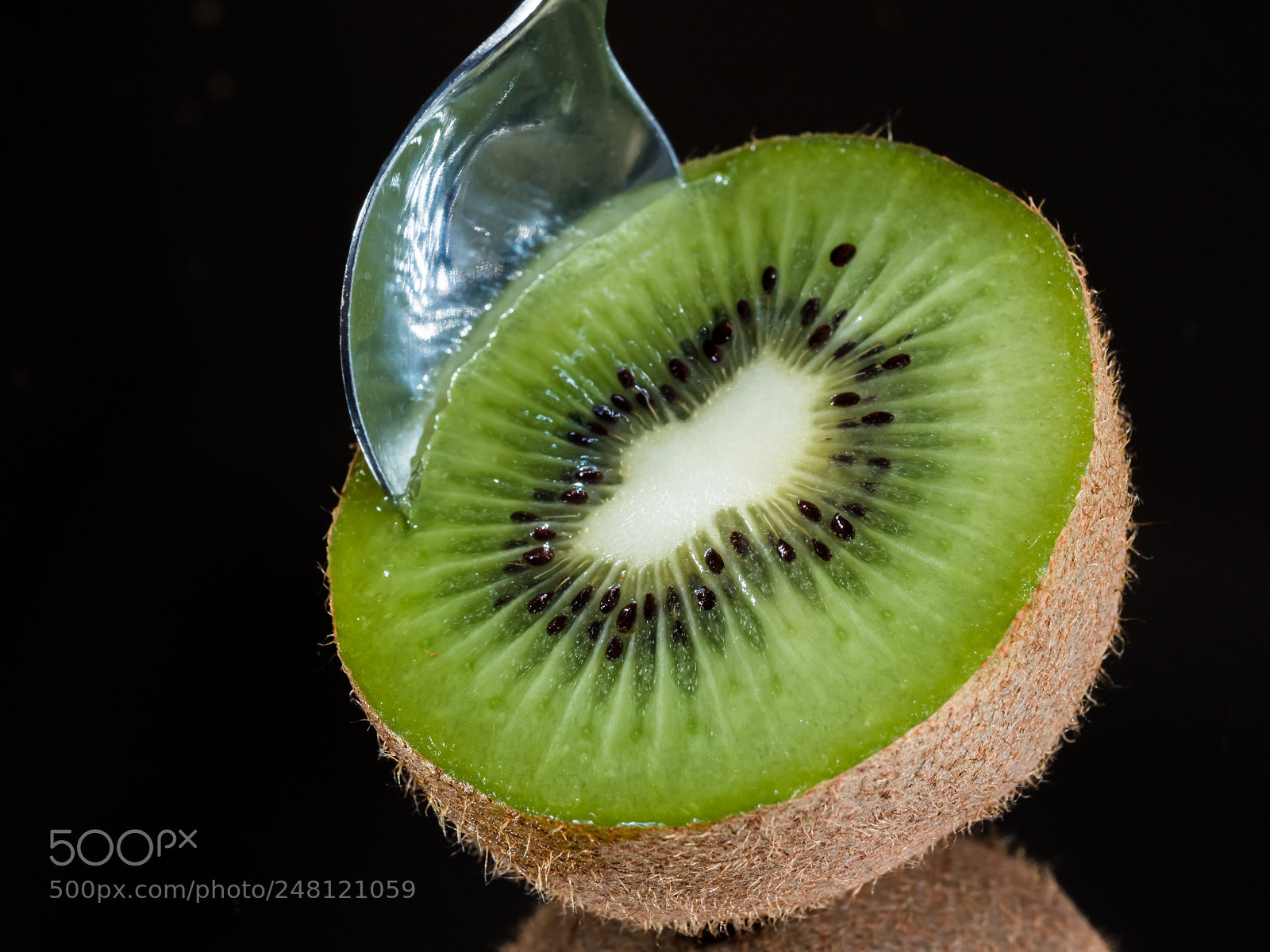 Olympus OM-D E-M5 II sample photo. Spooning up the kiwi photography