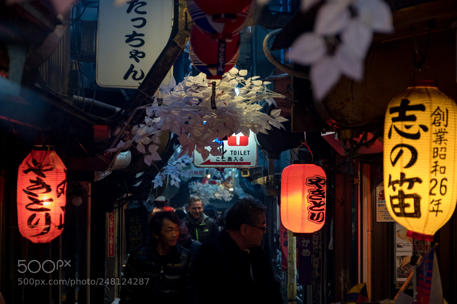 Fujifilm X-T2 sample photo. Shinjuku omoide yokocho photography