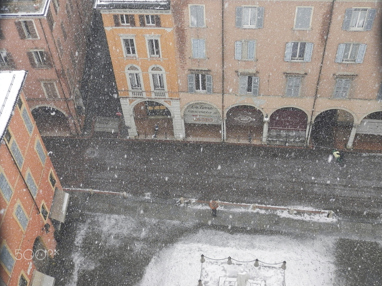 Olympus SP-620UZ sample photo. Snow falling in modena - 3 photography