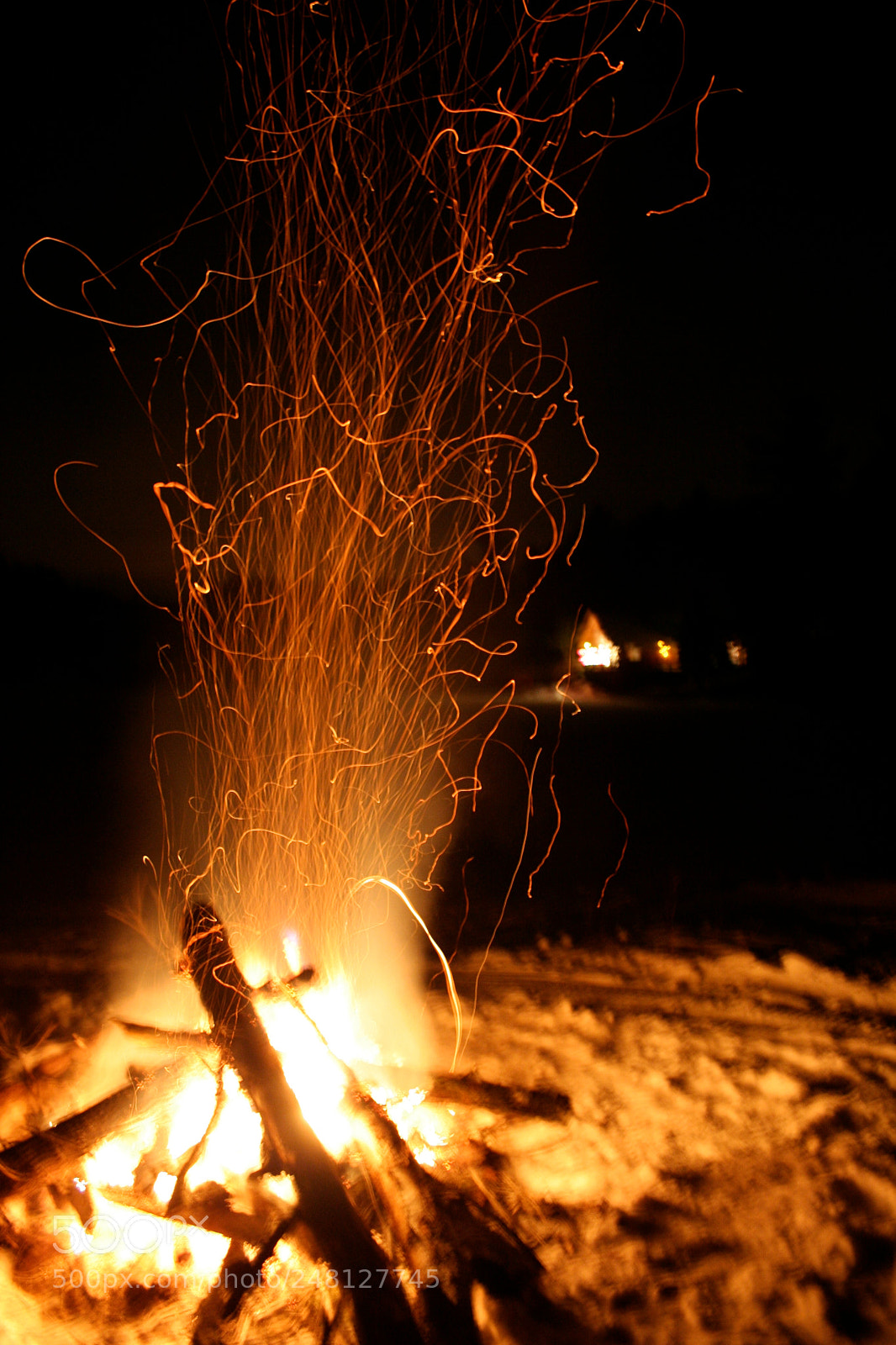 Canon EOS 350D (EOS Digital Rebel XT / EOS Kiss Digital N) sample photo. Winter bonfire photography