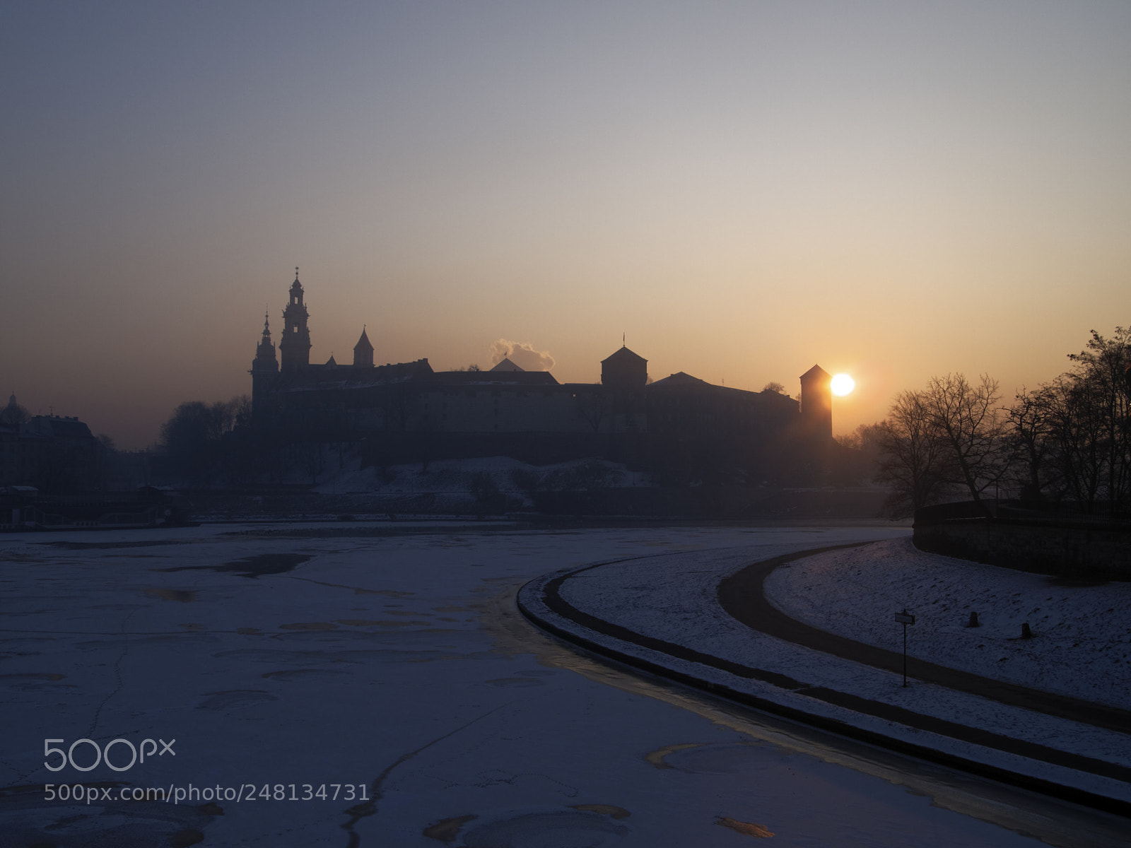 Olympus E-420 (EVOLT E-420) sample photo. Wawel castle at sunrise photography