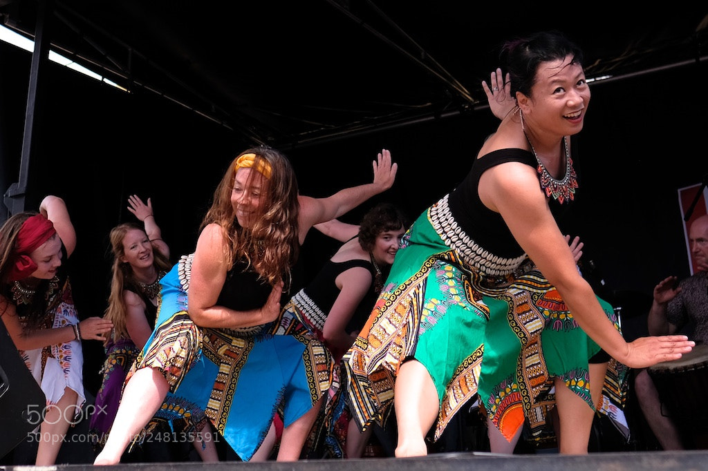 Fujifilm X-T2 sample photo. Dancers smiling photography