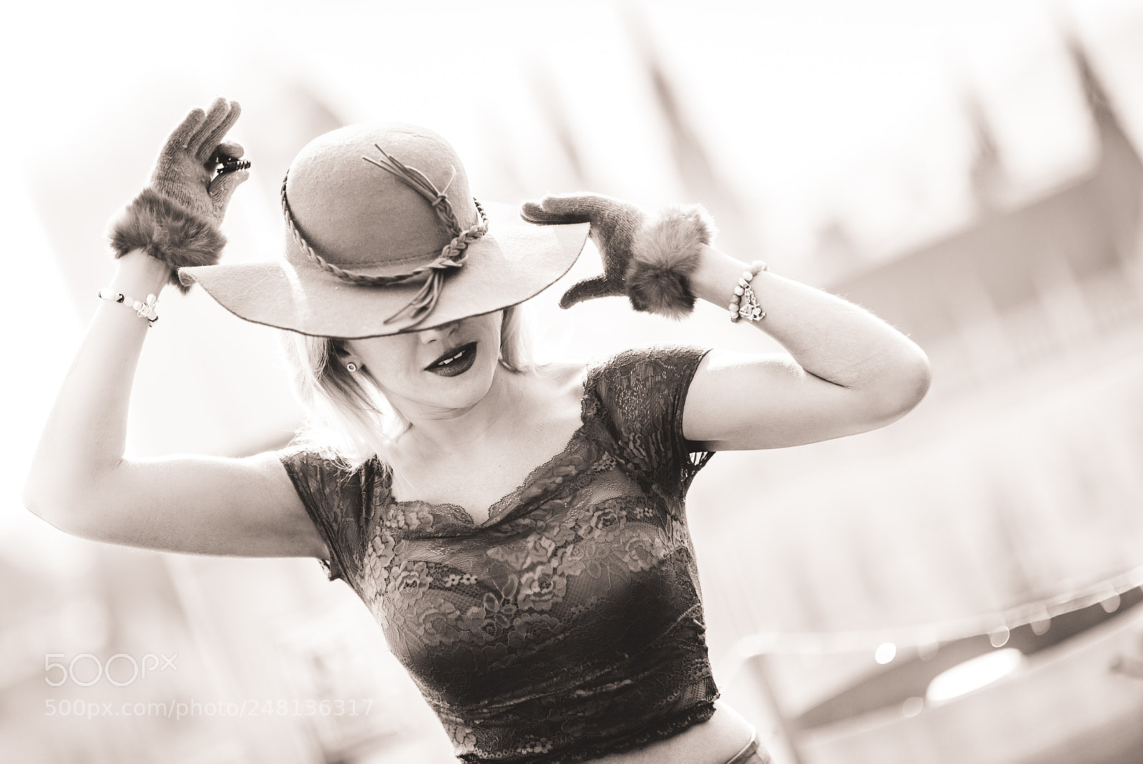 Nikon D600 sample photo. Woman wearing floppy hat photography