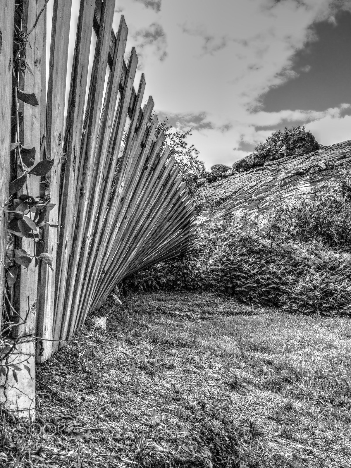 Apple iPhone 5 sample photo. Fence on a hill photography