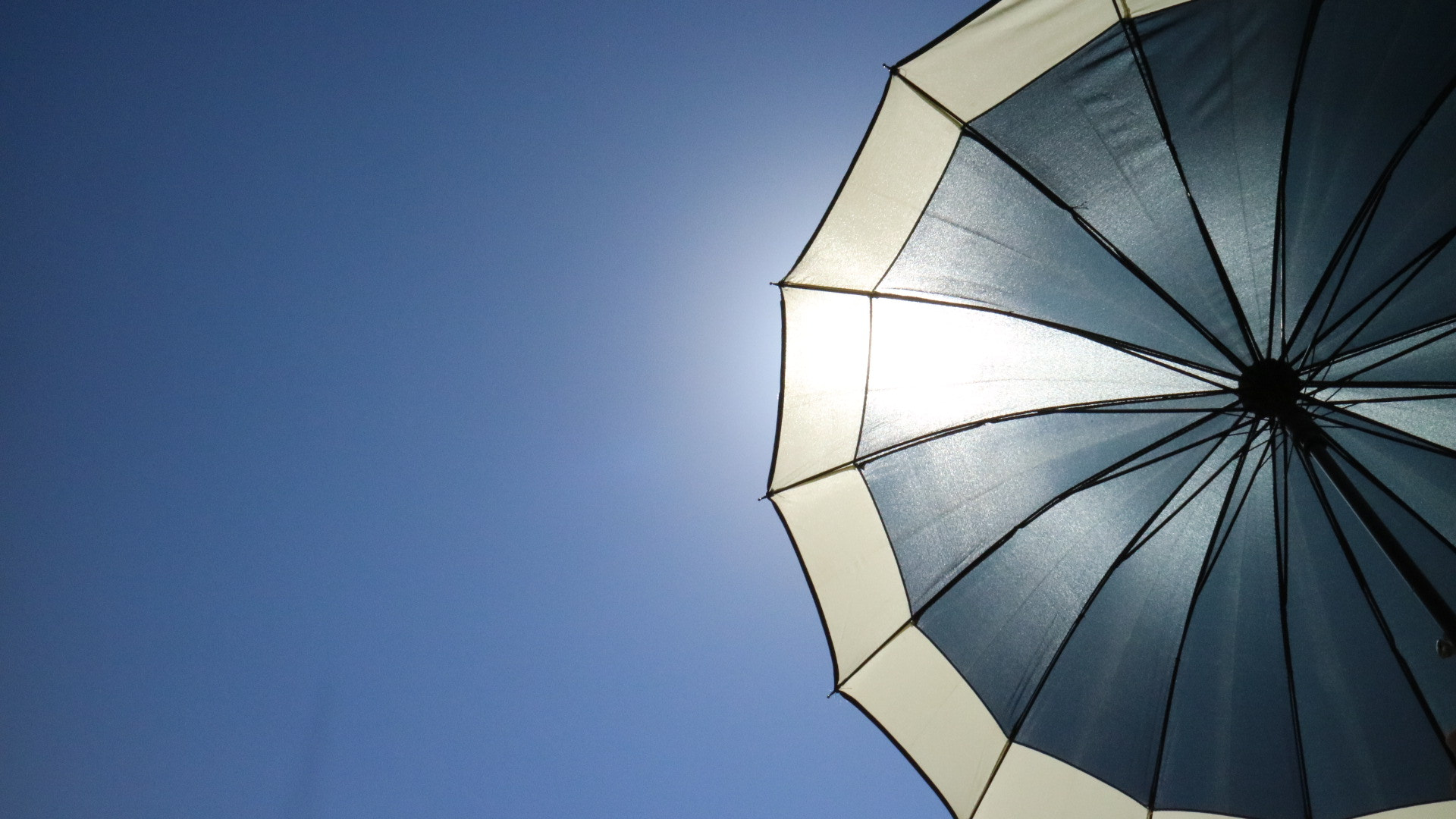 Canon EOS M3 sample photo. Umbrella photography