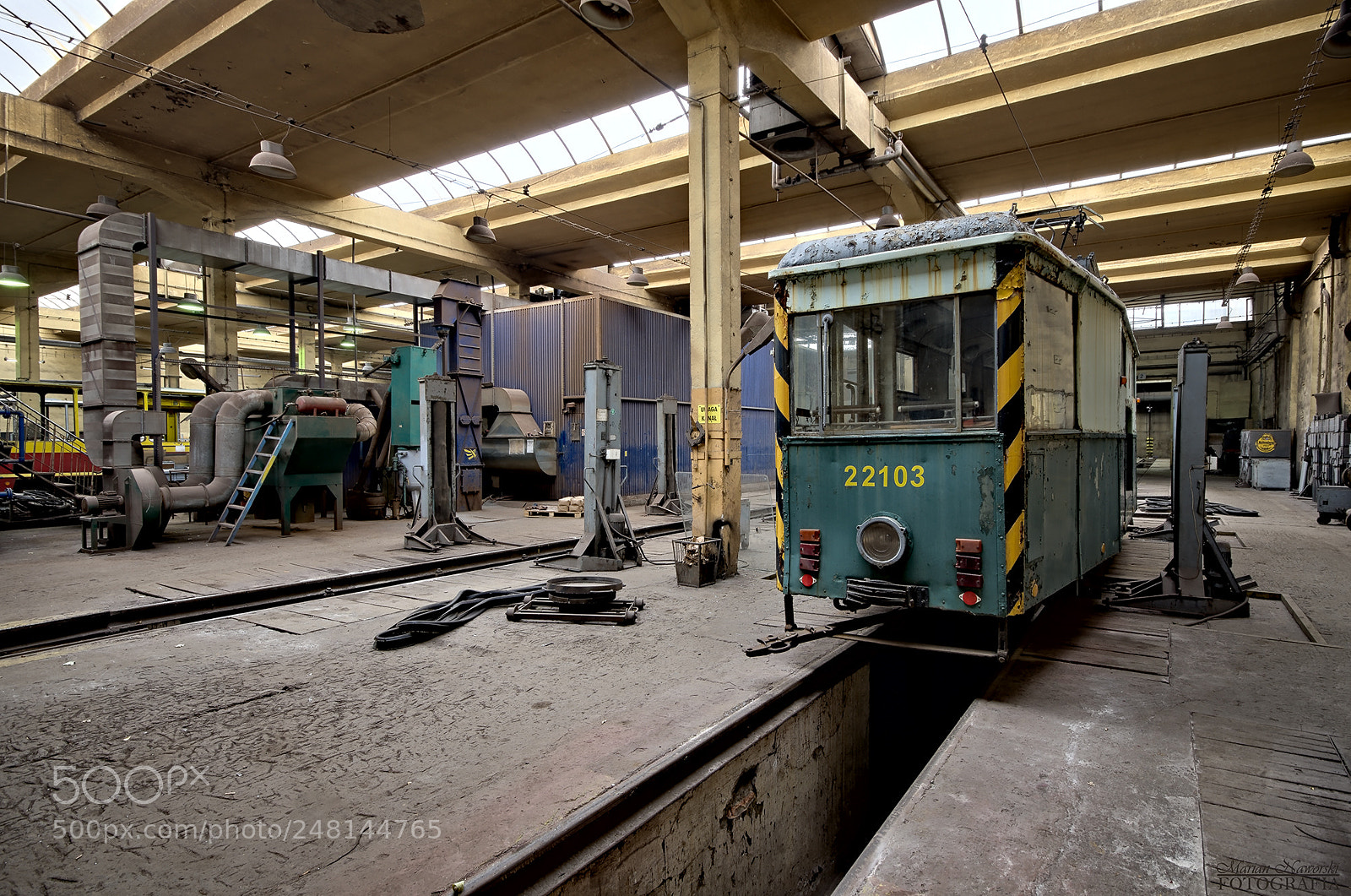 Nikon D5100 sample photo. Czekając na remont photography