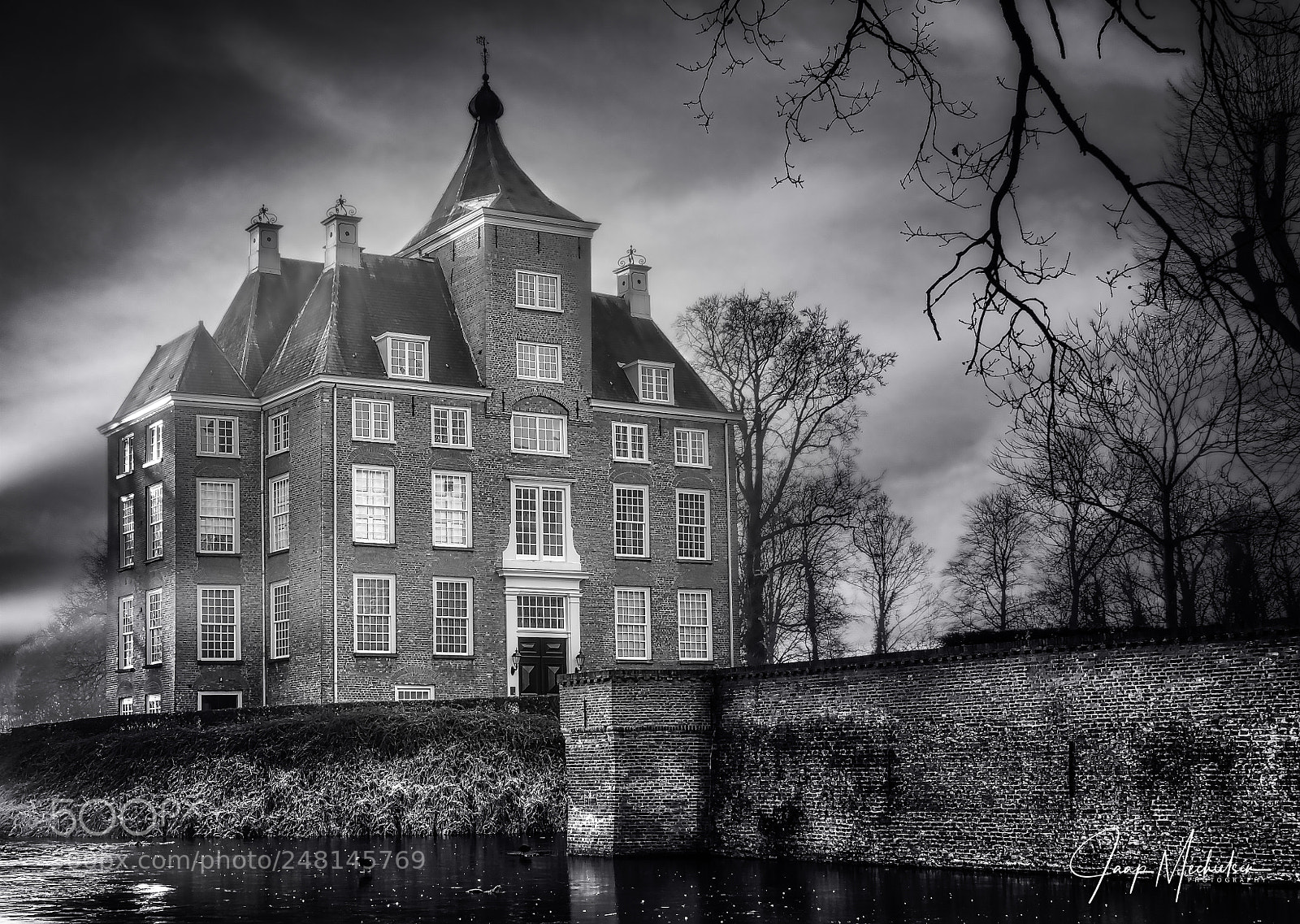 Canon EOS 7D Mark II sample photo. Soelen castle b&w photography
