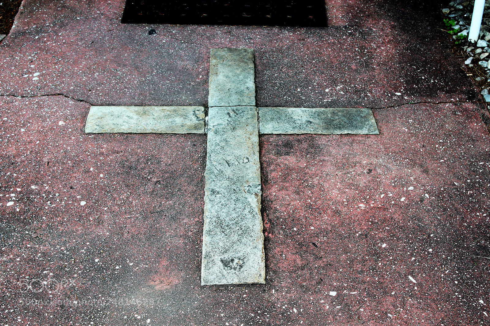 Canon EOS 1200D (EOS Rebel T5 / EOS Kiss X70 / EOS Hi) sample photo. Stone cross photography