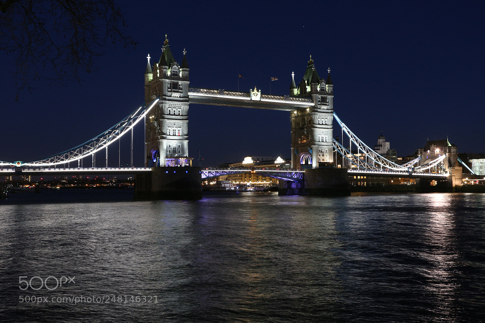 Canon EOS 6D + Canon EF 17-40mm F4L USM sample photo. By night photography